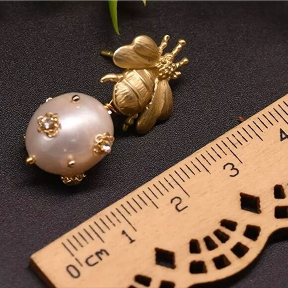 Gorgeous Bee Cultured Baroque Freshwater Pearl Drop Earrings 18k Gold Pl… - Picture 4 of 5